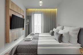 Aura - Riverside & Parking by Downtown Apartments