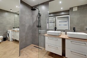 Aura - Riverside & Parking by Downtown Apartments