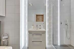 Aura - Riverside & Parking by Downtown Apartments