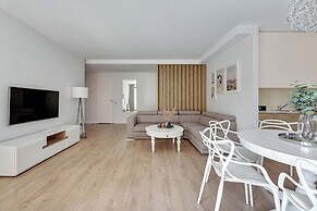 Aura - Riverside & Parking by Downtown Apartments