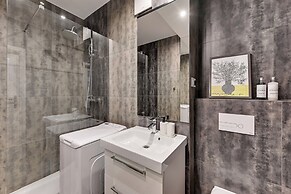 Aura - Riverside & Parking by Downtown Apartments