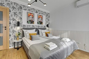 Aura - Riverside & Parking by Downtown Apartments