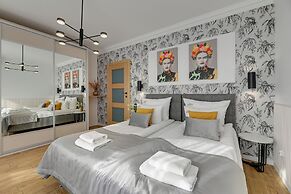 Aura - Riverside & Parking by Downtown Apartments