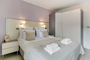 Aura - Riverside & Parking by Downtown Apartments