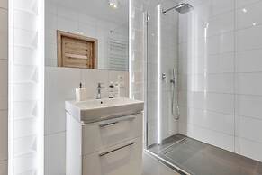 Aura - Riverside & Parking by Downtown Apartments