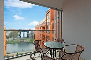 Aura - Riverside & Parking by Downtown Apartments