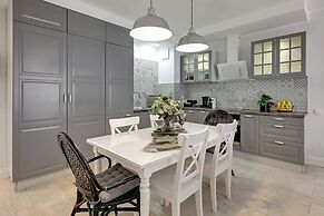 Aura - Riverside & Parking by Downtown Apartments