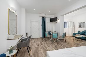Oasis Suites Fira