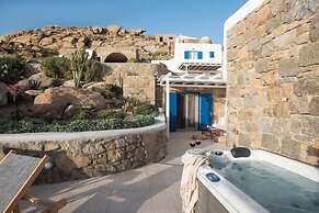 Romantic Mykonian Oasis Suite w Jacuzzi