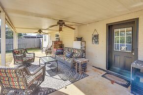 14 Mi to Montgomery: Quaint Couple's Apartment