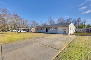 14 Mi to Montgomery: Quaint Couple's Apartment