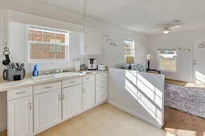 14 Mi to Montgomery: Quaint Couple's Apartment