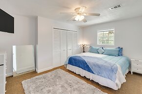 14 Mi to Montgomery: Quaint Couple's Apartment