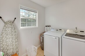 14 Mi to Montgomery: Quaint Couple's Apartment