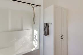 14 Mi to Montgomery: Quaint Couple's Apartment