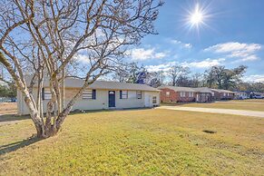 14 Mi to Montgomery: Quaint Couple's Apartment