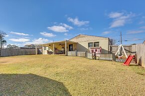 14 Mi to Montgomery: Quaint Couple's Apartment