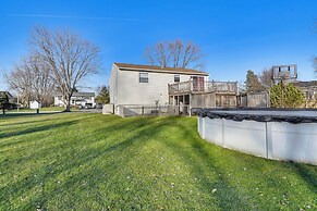 Camillus Home w/ Deck + Yard: Bring a Pet!