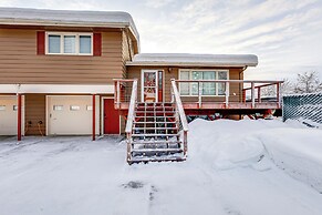 Riverside Retreat: Cozy Fairbanks Home w/ View