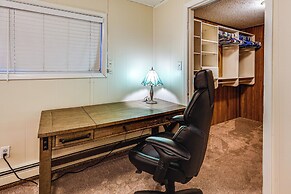 Riverside Retreat: Cozy Fairbanks Home w/ View