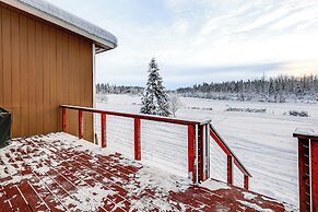Riverside Retreat: Cozy Fairbanks Home w/ View
