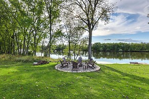 Riverfront Home w/ Private Dock in Wisconsin Dells
