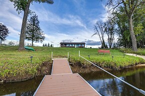 Riverfront Home w/ Private Dock in Wisconsin Dells