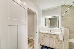 5 Mi to Dtwn: Bright Home w/ Yard in Pensacola!