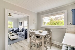 5 Mi to Dtwn: Bright Home w/ Yard in Pensacola!