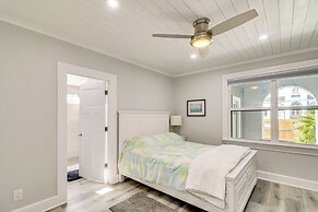 5 Mi to Dtwn: Bright Home w/ Yard in Pensacola!