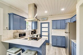 5 Mi to Dtwn: Bright Home w/ Yard in Pensacola!