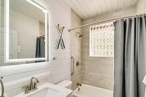 5 Mi to Dtwn: Bright Home w/ Yard in Pensacola!