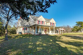 Serene 50-acre Nature Retreat Near Melissa & Anna