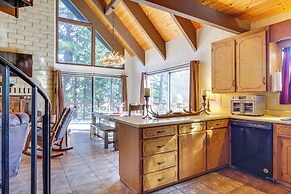 13 Mi to Skiing: Long Barn Family Cabin