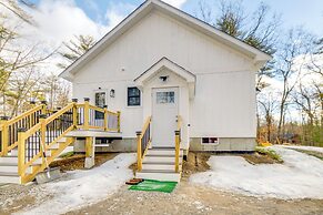 Home Across From Lees Pond: Canoe Provided!