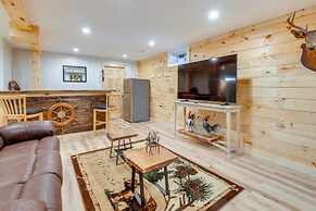 Home Across From Lees Pond: Canoe Provided!