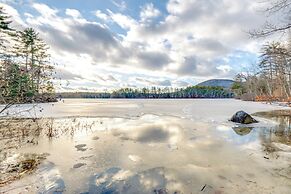 Home Across From Lees Pond: Canoe Provided!