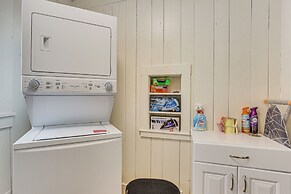 3 Mi to Downtown Youngstown: Updated Apartment