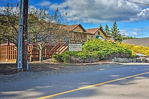 Walk to Roaming Woods Lake: Home w/ Fire Pit!
