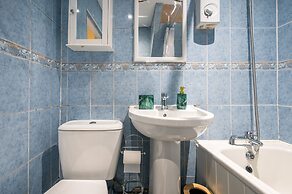 Rochdale Retreat - Spacious 4-bed House 8 Beds