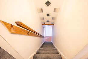 Rochdale Retreat - Spacious 4-bed House 8 Beds