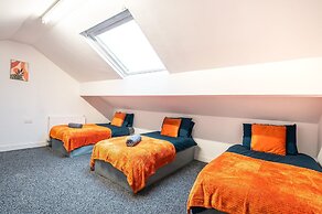 Rochdale Retreat - Spacious 4-bed House 8 Beds