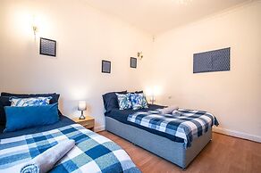 Rochdale Retreat - Spacious 4-bed House 8 Beds