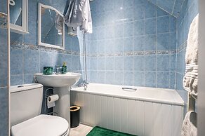 Rochdale Retreat - Spacious 4-bed House 8 Beds