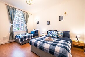 Rochdale Retreat - Spacious 4-bed House 8 Beds