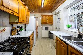 Rochdale Retreat - Spacious 4-bed House 8 Beds