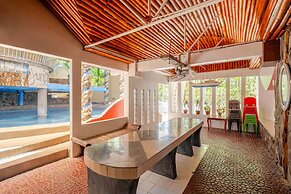 Junivsel's Beach House With Private Pool