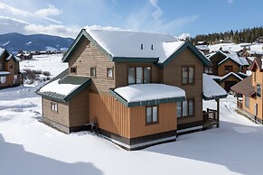 Lupine Cabin 4 Bedroom Cabin
