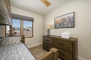 Lupine Cabin 4 Bedroom Cabin