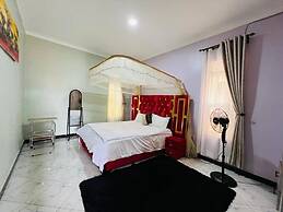 VICTORIA ROCK SUITES MUNYONYO